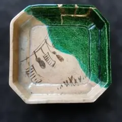 古い本金継ぎの織部楽焼角皿/楽裏印銘緑釉薬/幟吹き流し江戸骨董陶器 古い本金継ぎの織部楽焼角皿/楽裏印銘緑釉薬/幟吹き流し江戸骨董陶器