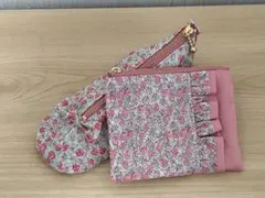 アキアカネ 花柄 フリル ポーチ レッド系 - メルカリ