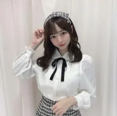 ハニーシナモン パールパイピングブラウス ホワイトのサムネイル