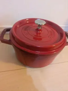 美品　staub ストウブ ピコ・ココット ラウンド 20cm レッド　チェリーのサムネイル