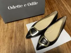 Odette e Odile のパンプス バックル ブラック ゴールド