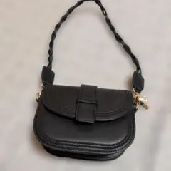 黒いショルダーバッグ 合成皮革