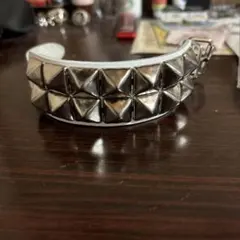 スタッズブレスレット