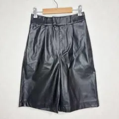 アズール バイマウジー フェイクレザー ハーフ パンツ 黒 モード a1831