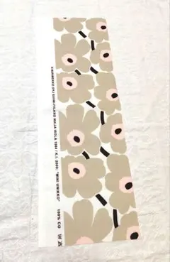 マリメッコ　ミニウニッコ　ベージュ　生地　はぎれ