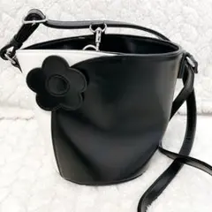 美品✨マリークワント バイカラー バケツ型ショルダーバッグ デイジーパッチ 黒白
