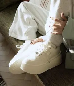 R&E プレートポイント厚底LOWカットスニーカー