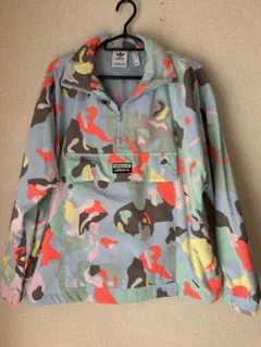 アディダス　ウインドブレーカー