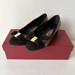 【希少色/箱付】フェラガモ ヴァラ パンプス 5 1/2D ブロンズ×ブラック