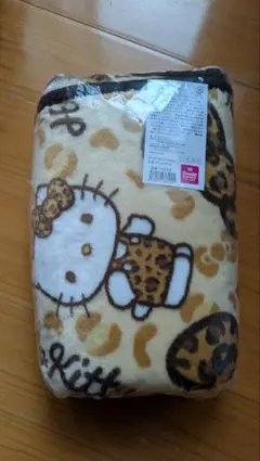 ハローキティ ヒョウ柄 フリースブランケット　ヒザ掛け