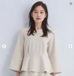 美品　グリーンレーベルリラクシング　パウドレぺプラムブラウス