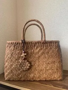 山葡萄 サコッシュ ポシェット ジュズダマチャーム付き - メルカリ