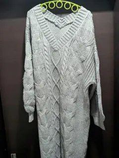 グレー ケーブル編み Vネックセーター Mサイズ 　ワンピース
