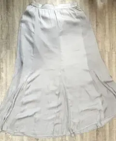 GU ジーユー　サテンマーメイドフレアスカート