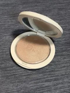 Dior スキンフォーエヴァークチュールルミナイザー01 NUDEGLOWのサムネイル