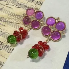 ヴィンテージ　デザイン　アクセサリー　ストーン　　花　紫　ピアス　イヤリング