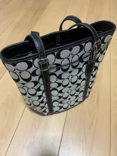 Coach ロゴ入りトートバッグ 中型　ブラック
