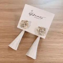 ウェディングアクセサリー　ゴールドフラワーピアス