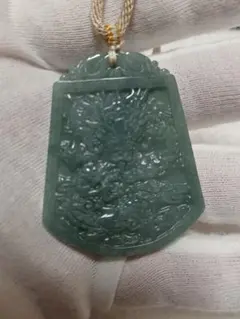翡翠　正面龍 ペンダント
