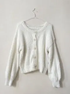 ホワイト　フワフワニットカーディガン