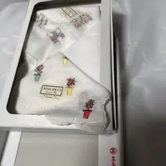 ウ*ン様 NINA RICCI 花柄刺繍ハンカチ