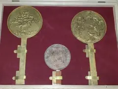 江戸銅鏡 藤原 光長　歴史研究用古物柄鏡 荒磯桐樹柄鏡 藤原光政作 - 京都国立博物館 館蔵品データベース
