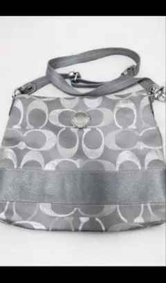 美品COACHシルバーグレー ショルダーバッグ