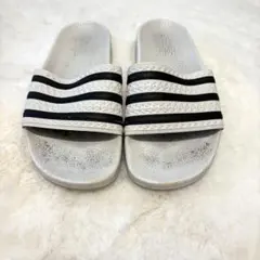 adidas ホワイト/ブラック ストライプ サンダル　スリッパ　23.5