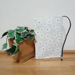 ❀ホワイト花柄のブックカバー　文庫本用　ハンドメイド❀