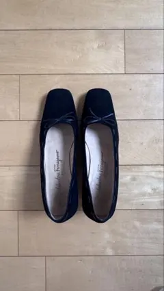 Salvatore Ferragamo スエード パンプス ブラックのサムネイル