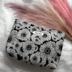 新品　花柄　ポーチ 黒　ブラック　おしゃれ　ひまわり　白黒　カジュアル
