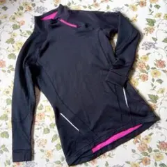 アンダーアーマー　黒とピンクの長袖トレーニングシャツ　裏起毛　レディースLG