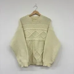 ☆クリーム色 ケーブル編み ニットセーター 美品長袖freeサイズ