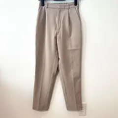 GU ベージュ センタープレス スラックス パンツ Mサイズ