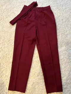 イング　ボルドー色パンツ