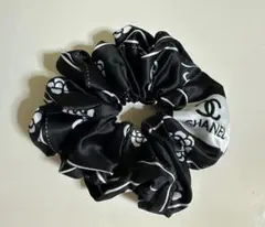 ノベルティ　CHANEL　ロゴ入り　黒シュシュ　ヘアアクセサリー