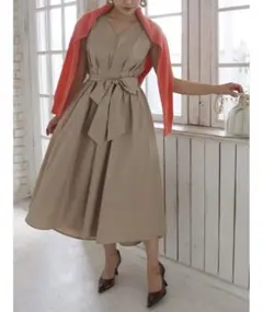 ROYAL PARTY タックVネックワンピース