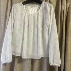 【未使用】PATTERN fiona ホワイト 花柄 長袖 ブラウスのサムネイル
