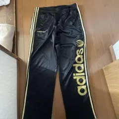 adidas ジャージパンツ 黒/金 サイドストライプ　 Lサイズ