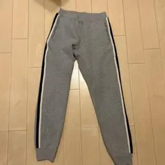 uniqlo 160 グレーライン入り　スウェットパンツ