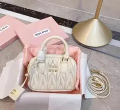 miu miu ホワイト キルティングバッグ