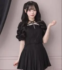 pium ヨーク切替ベルト付きプリーツミニワンピース タグあり - メルカリ