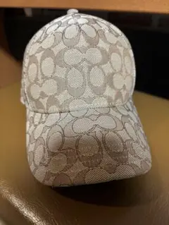 COACH モノグラムキャップ ベージュ系