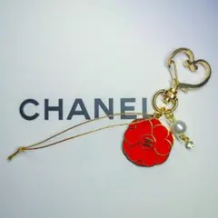 シャネル　バレンタインチャーム　カメリア　赤　キーホルダー