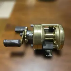 SHIMANO CALCUTTA 両軸リール 本体　整理番号R183 SHIMANO CALCUTTA 両軸リール 本体 整理番号R183 - メルカリ
