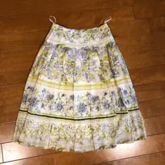 花柄スカートのサムネイル