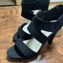 ROSE BUD ブラックサンダル 中ヒール ストラップ付き