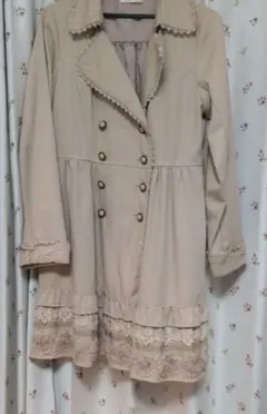 ベージュ ダブルブレスト トレンチコート