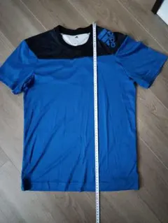アディダスTシャツ