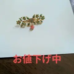 花と葉のデザインブローチ